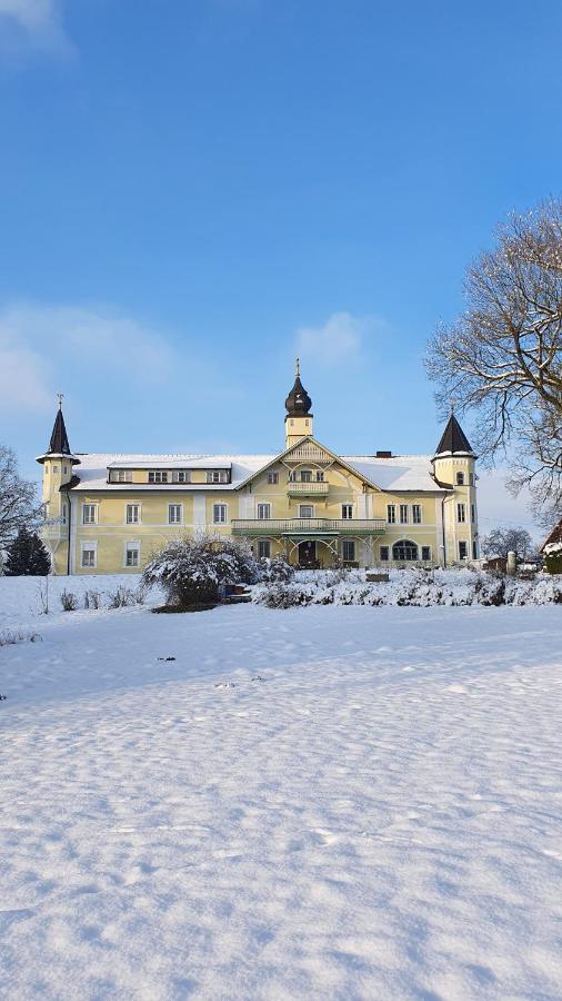 Gaestehaus Gut Frauendorf Windorf  외부 사진